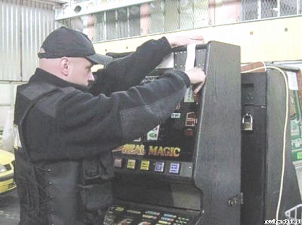 Nielegalne automaty odstawione do magazynu celnego. Zdjęcie: Izba Celna w Katowicach