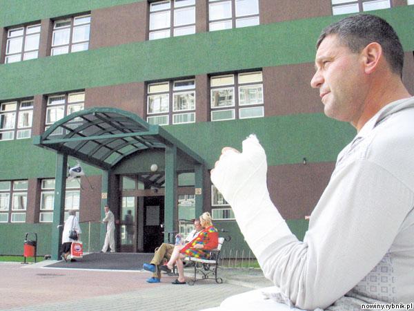 Pacjenci i odwiedzający są zdumieni usunięciem klamek ze szpitalnych okien