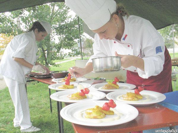 Młodzi kucharze z Polski i Czech udowodnili, że do grillowania nadają się nie tylko tradycyjne kiełbasy i mięsa, ale również owoce, warzywa, a nawet owoce morza