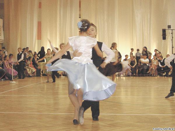 Tańczą Edyta Zniszczoł i Mateusz Buba z Żor. Zdjęcie: Anna Zniszczoł