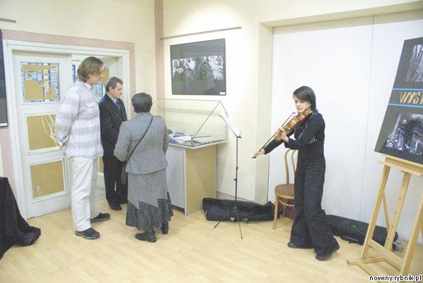 Wystawie towarzyszył recital muzyki klezmerskiej w wykonaniu Olgi Piechy. Zdjęcie: Zbiory Muzeum w Żorach