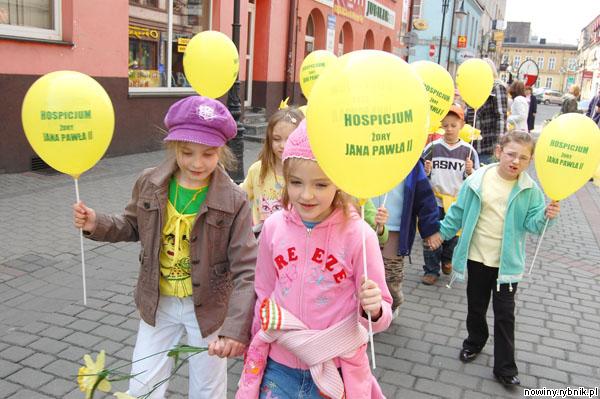 Wczoraj na ulicach Żor było żółto od żonkili i baloników