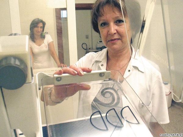 Pracownia mammografii w rybnickim szpitalu wojewódzkim. – Codziennie wykonujemy tu trzy, cztery badania, a w czasie akcji nawet 15 – mówi technik radiolog Teresa Szablewska. Zdjęcie: Wacław Troszka