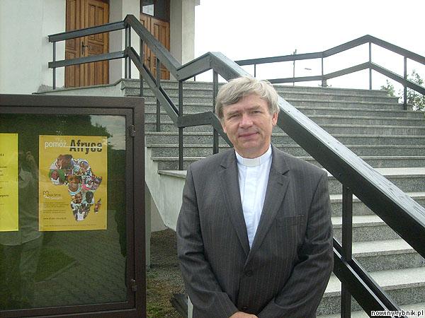 Ks. proboszcz Jan Raszyk zna osobiście każdego ze swoich dziewięciuset parafian
