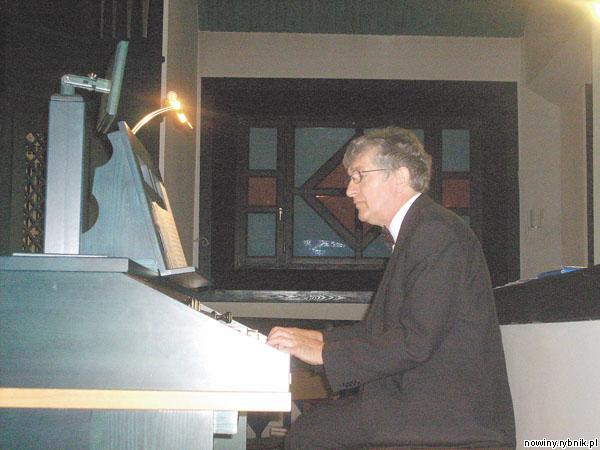 Julian Gembalski zagrał na nowych organach w Rowniu