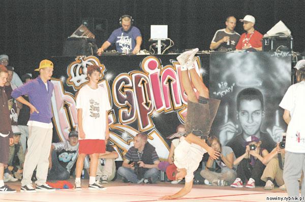 Turniej breakdance’a to bardzo widowiskowe pojedynki grup „Bi-bojów”