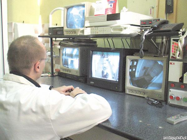 Monitoring na oddziale rejestruje obraz na kasetach VHS, których już się nie produkuje