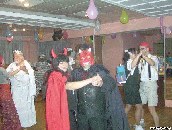 Tak bawiono się na żorskim balu maskowym w 2005 roku. Zdjęcie: zbiory organizatorów