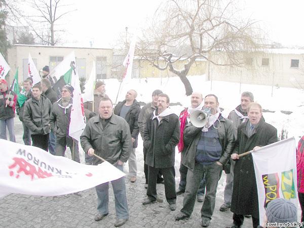 Górnicy protestują przeciwko połączeniu kopalń. Zdjęcie: Marek Jurkowski