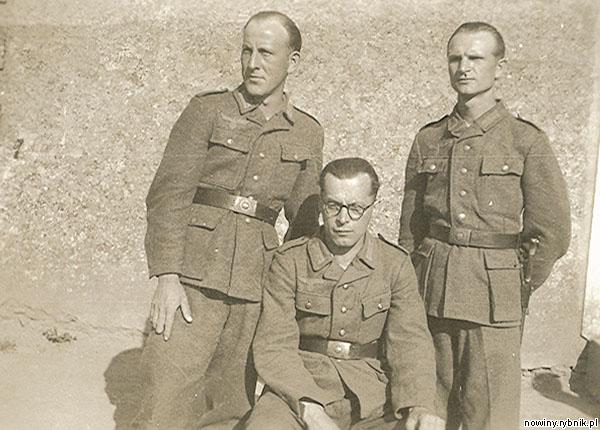 Józef Smyczek (pierwszy z prawej) w czasie służby w niemieckim wojsku. Zdjęcie: archiwum Waltera Smyczka