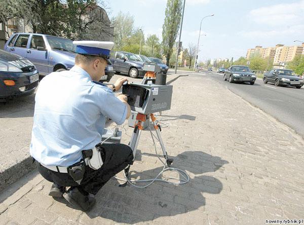 Policjant z fotoradarem musi być widoczny dla kierowców