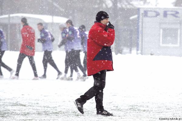 Jedyną przeszkodą przed inauguracją rundy wiosennej, która spędza sen z powiek trenera Marcina Brosza, są obfite opady śniegu / Dominik Gajda