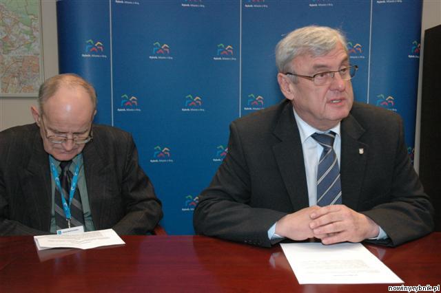 O kasowych nieprawidłowościach poinformowali prezydent Rybnika Adam Fudali (z prawej) i skarbnik miasta Bogusław Paszenda