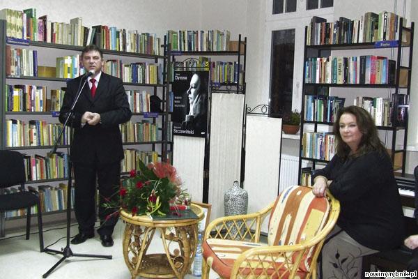 Na otwarciu biblioteki byli m.in. Anna Dymna i burmistrz Wiesław Janiszewski / Urząd miasta i gminy