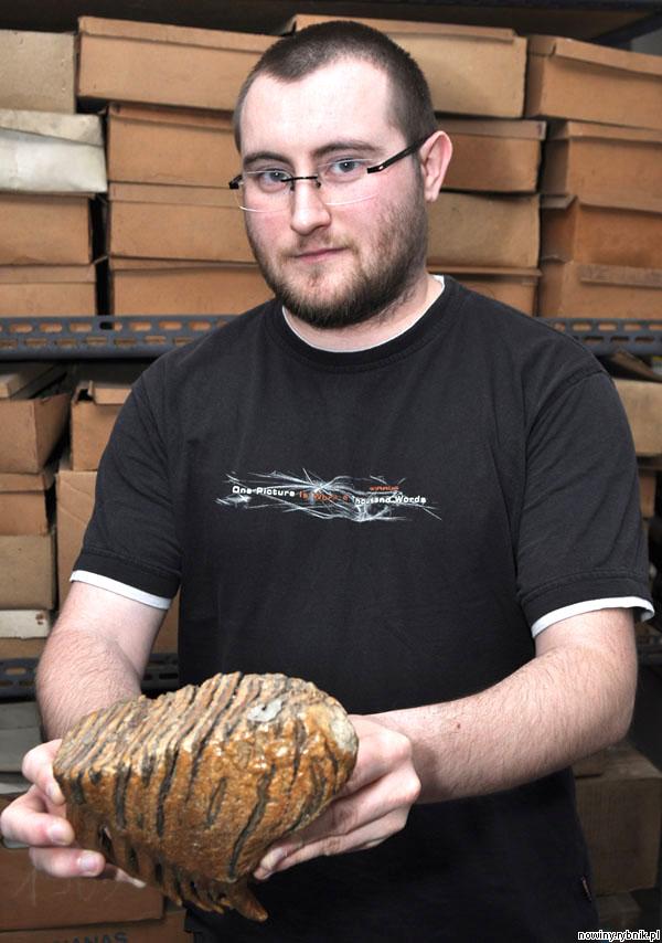 Ząb waży półtora kg – mówi archeolog Marcin Rezner / Muzeum w Raciborzu