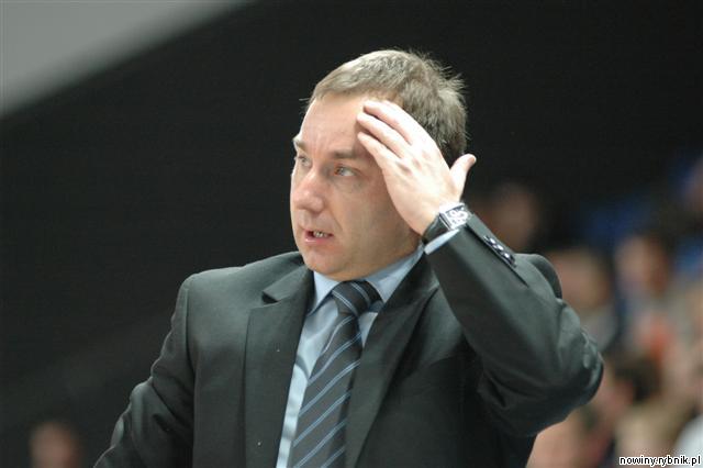 Trener Mirosław Orczyk nie zdołał utrzymać zespołu w ekstraklasie / Wacław Troszka