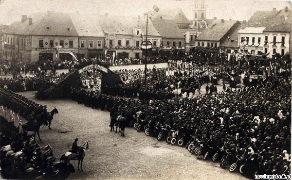 4 lipca 1922 roku Wojsko Polskiego na wodzisławskim rynku miał witać 15-tysięczny tłum. Patrząc na zdjęcie widać, że liczba jest przesadzona / Reprodukcja Iza Salamon