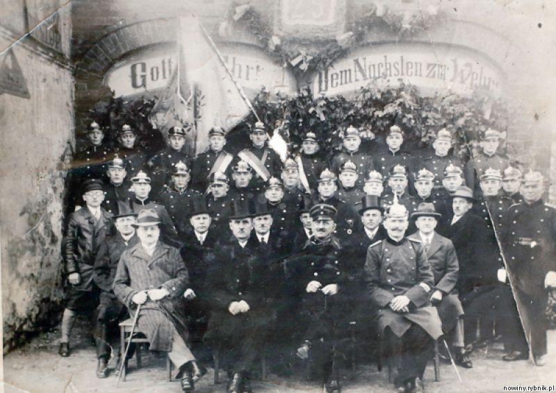 Archiwalne zdjęcie Ochotniczej Straży Pożarnej w Bieńkowicach, ktra powstała w 1905 roku / Archiwum prywatne rodziny Socha