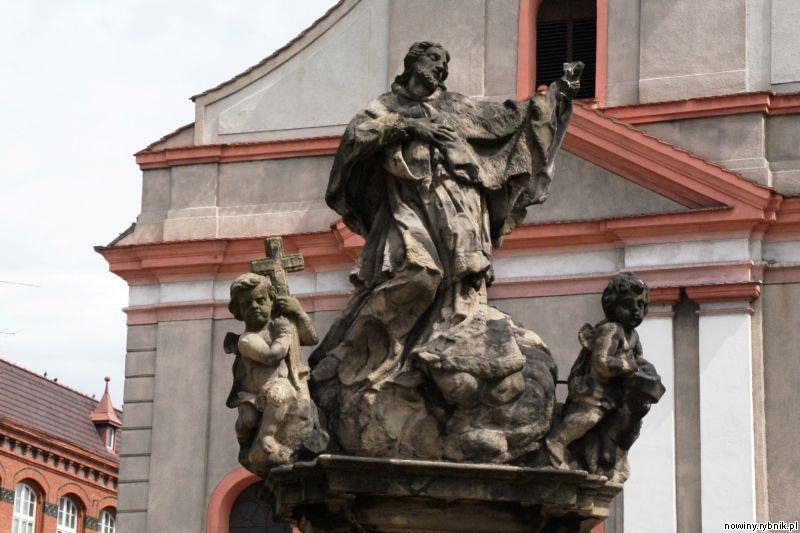Figura Nepomuka przed starym kościołem w Rybniku / Jzef Kolarczyk