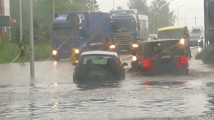 Ulica Wyzwolenia w Pawłowicach została zalana już nie pierwszy raz / www.pawlowice.pl