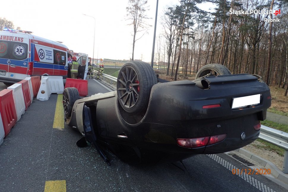 Policja Rybnik 23-letniemu kierowcy nic się nie stało, choć wypadek wyglądał bardzo groźnie 