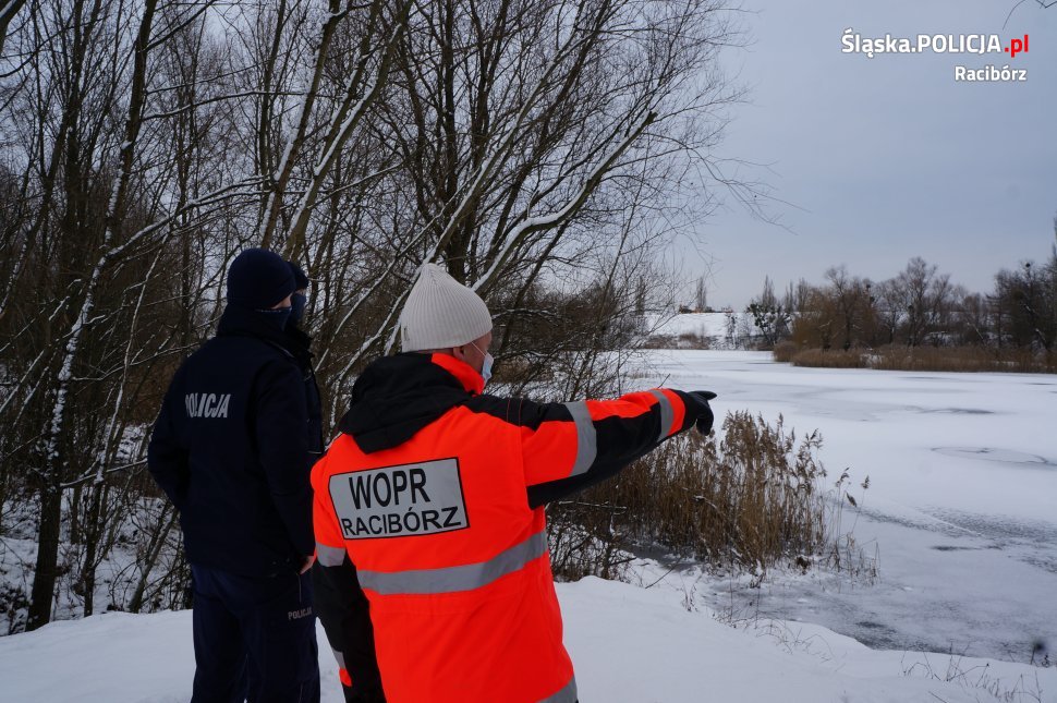 KPP Racibórz Policjanci i woprowcy kontrolowali zamarznięte akweny wodne