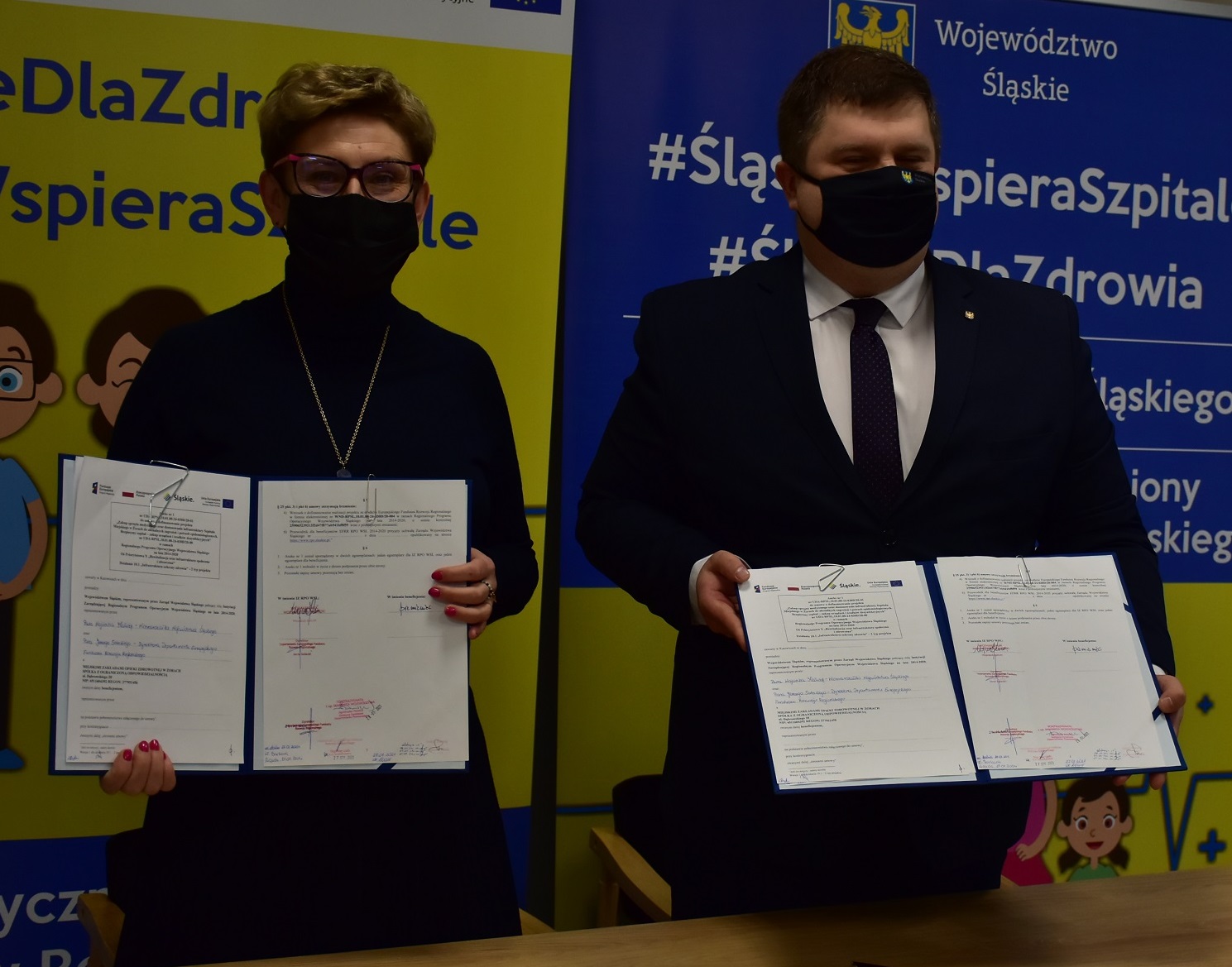 Ireneusz Stajer Aneks do umowy podpisali marszałek Wojciech Kałuża i  prezes Miejskich Zakładów Opieki Zdrowotnej, Katarzyna Siemieniec