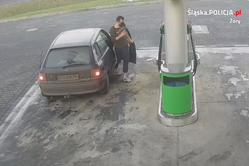 KMP Jastrzębie Policja podejrzewa kierowcę opla o kradzież paliwa. 