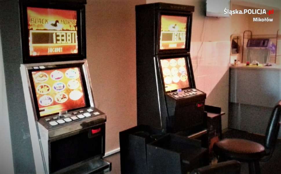 KPP Mikołów Policja zabezpieczyła dwa automaty do gier i ponad 3 tysiące złotych gotówki 