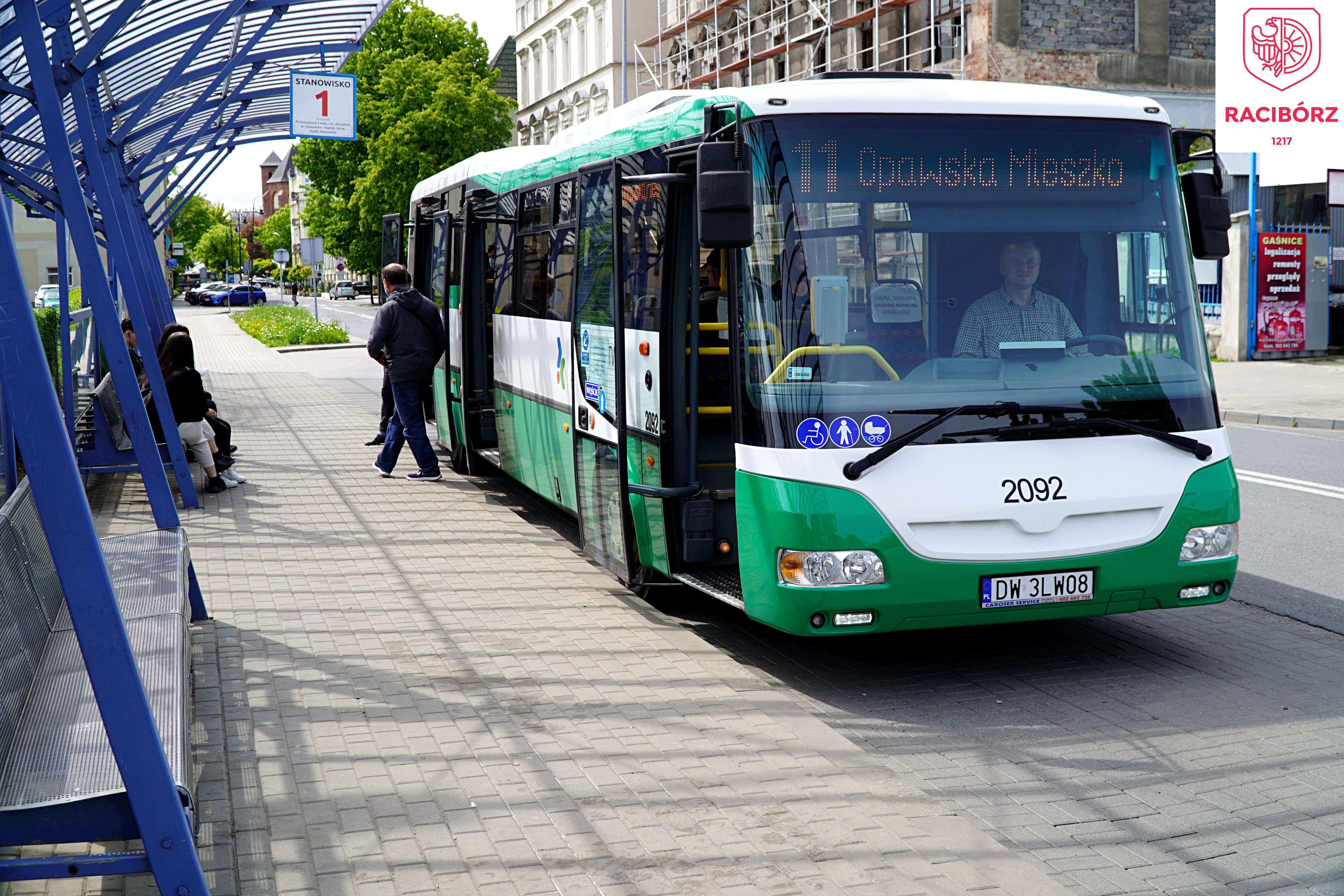 UM Racibórz Nowe autobusy SOR BN12 spełniające najwyższą normę spalin EURO 6 są wyposażone w klimatyzację.