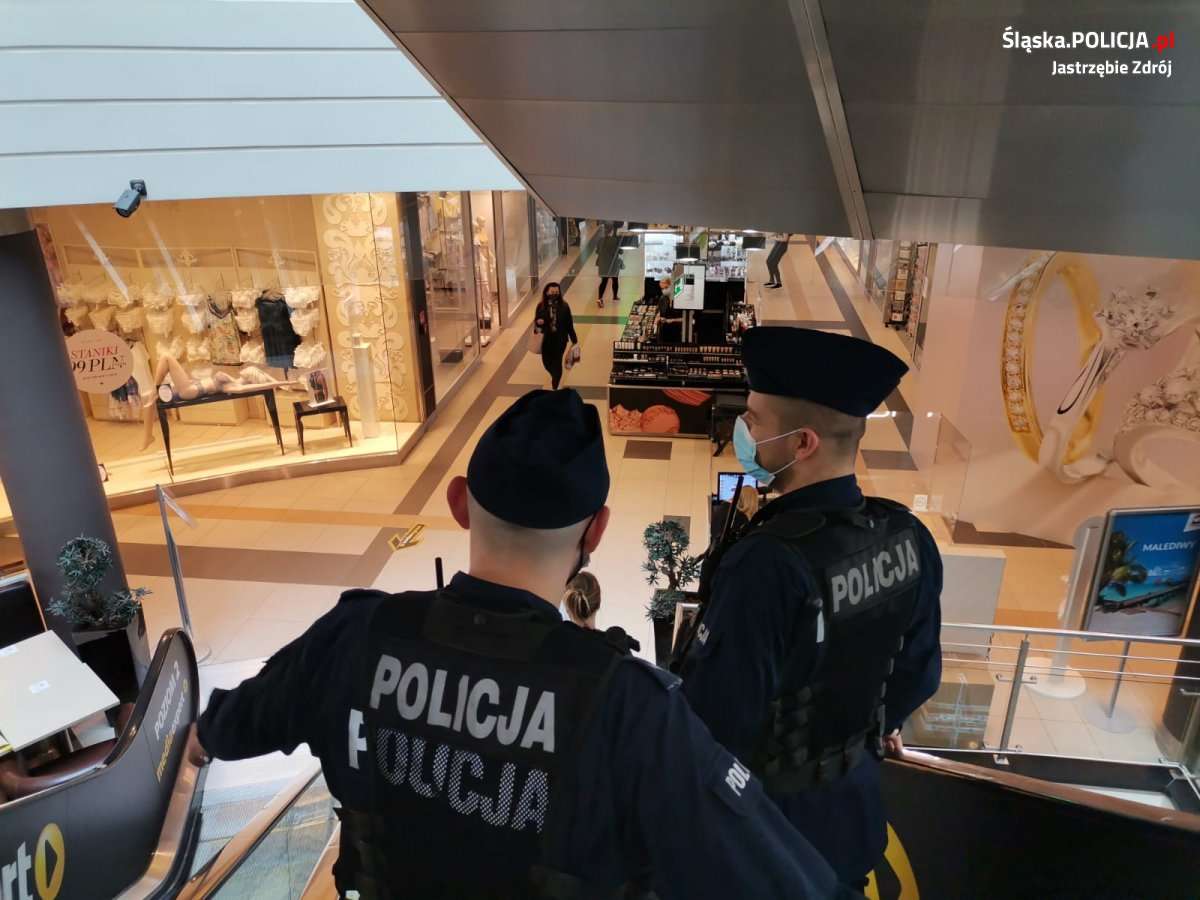 KMP Jastrzębie Policjanci zatrzymali poszukiwanego 42-latka w sklepie