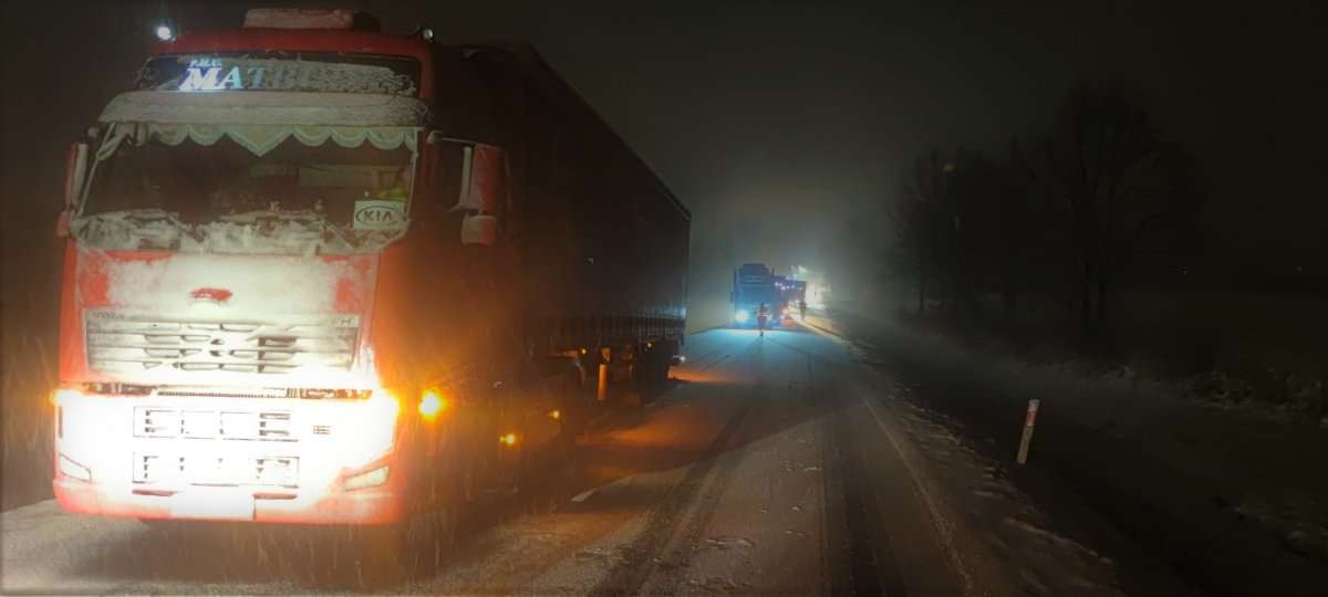 KPP Pszczyna  kilkanaście samochodów ciężarowych nie poradziło sobie z pokonaniem wzniesienia w kierunku Pawłowic