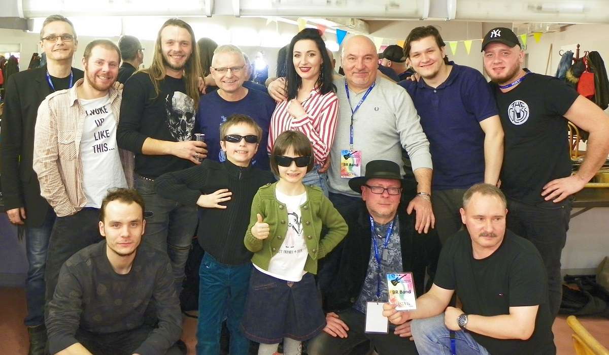 Materiały prasowe Oksana z tatą Ołeksandrem (w środku) oraz innymi muzykami