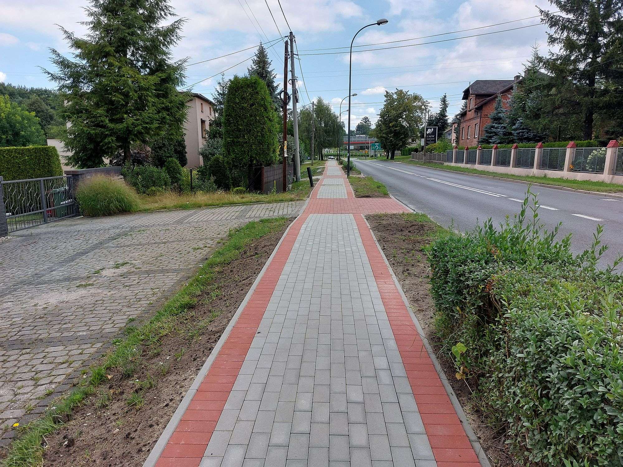 UM Rybnik/L. Tyl Nowy chodnik wzdłuż ulicy Chwałowickiej